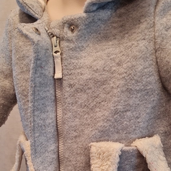 Cat & Jack Gray Kids Jacket with bunny ears, Like New, Sz 2T, very warm and cozy - Picture 7 of 7